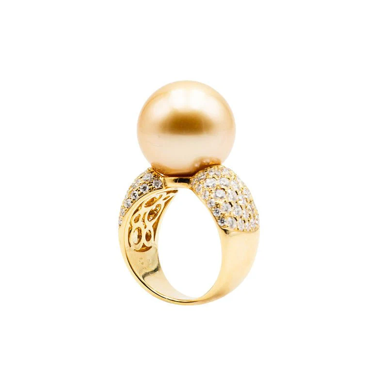 Bague Cocktail TASAKI en or jaune, perle et diamants