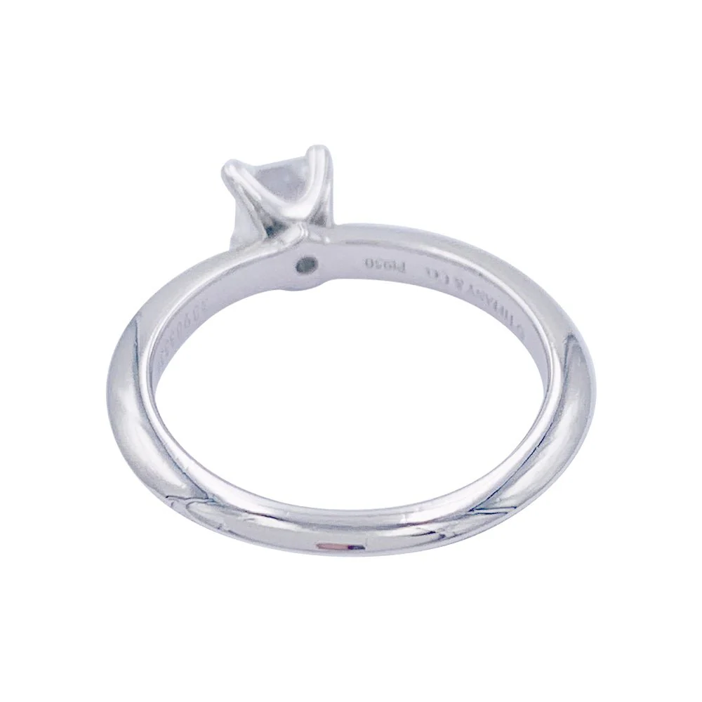 Bague TIFFANY & CO. en platine, diamant taille princesse - Image 5