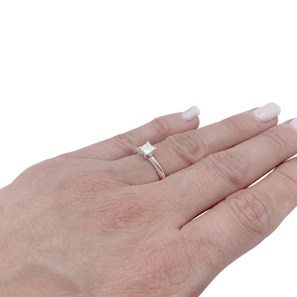 Bague TIFFANY & CO. en platine, diamant taille princesse - Image 7
