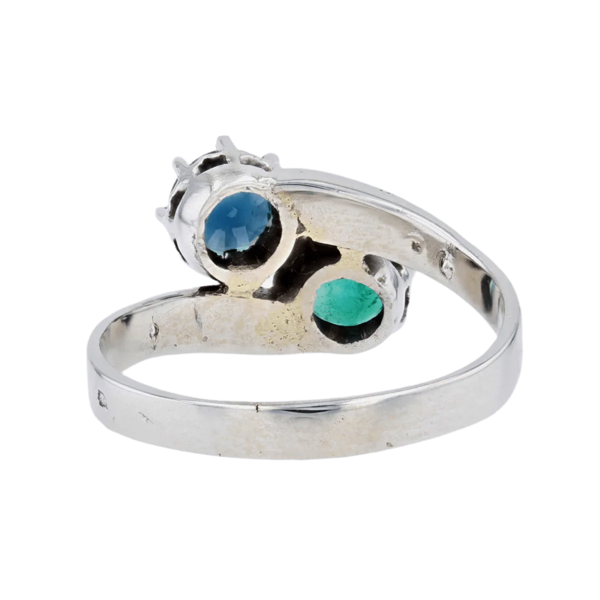 Bague Toi & Moi en or blanc, émeraude, saphir et diamants - Image 4