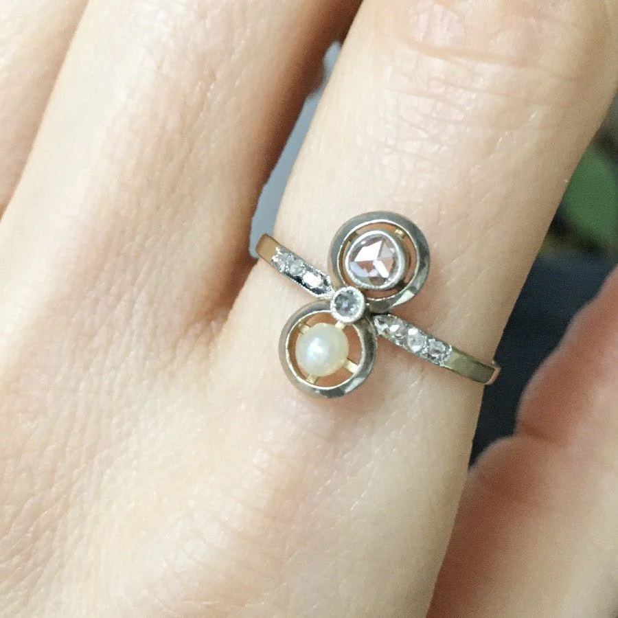 Bague Toi & Moi en or jaune, platine, perle et diamants - Image 2