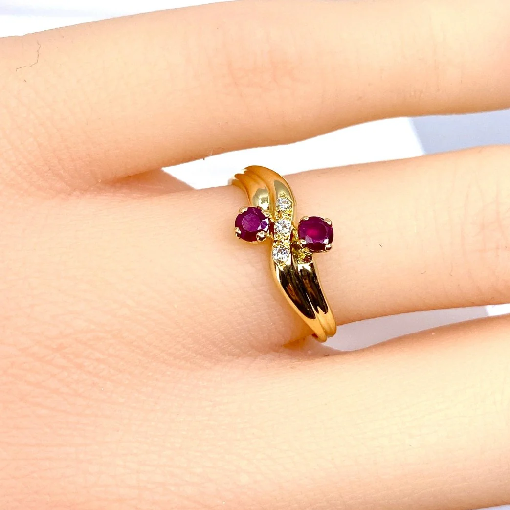 Bague Toi & Moi en or jaune, rubis et diamants - Image 2