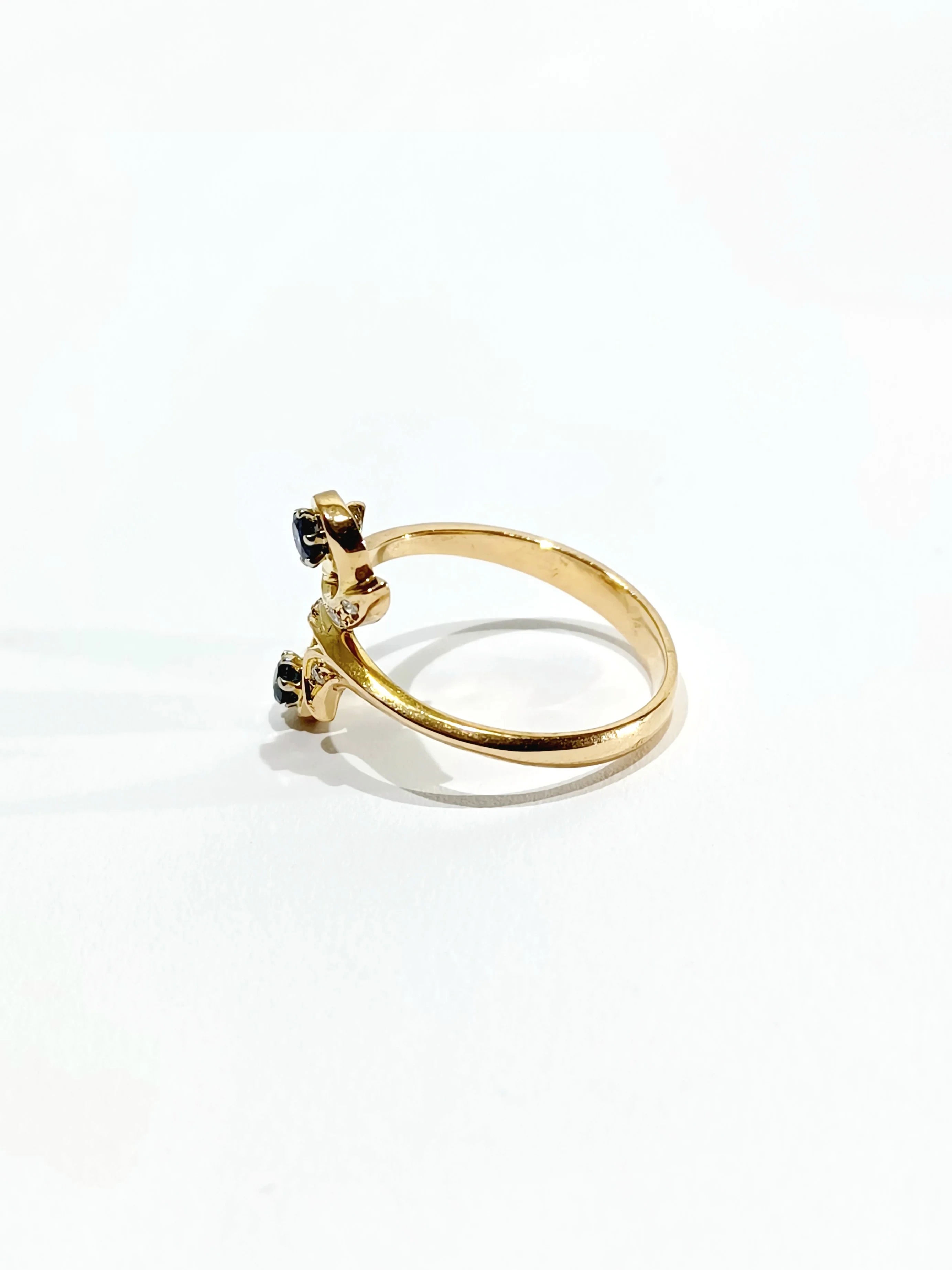 Bague Toi et Moi en or jaune, saphir, et diamants - Image 2