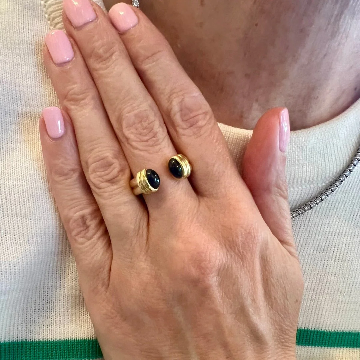 Bague Toi & Moi en or jaune et saphirs - Image 2