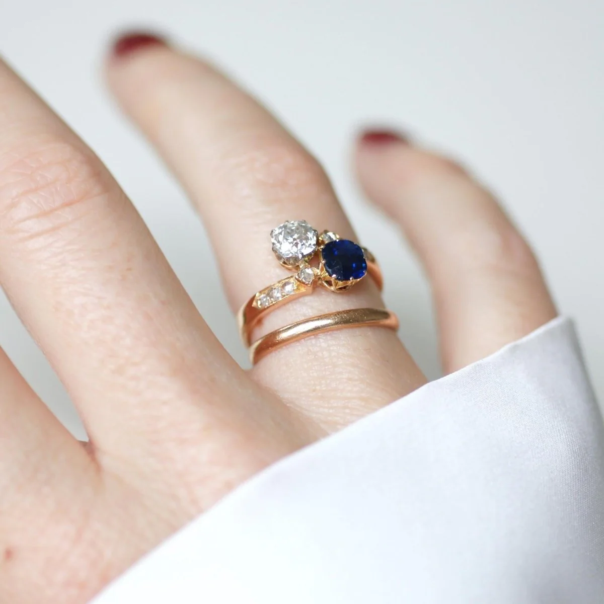 Bague Toi et Moi en or rose, platine, saphir, et diamant - Image 10