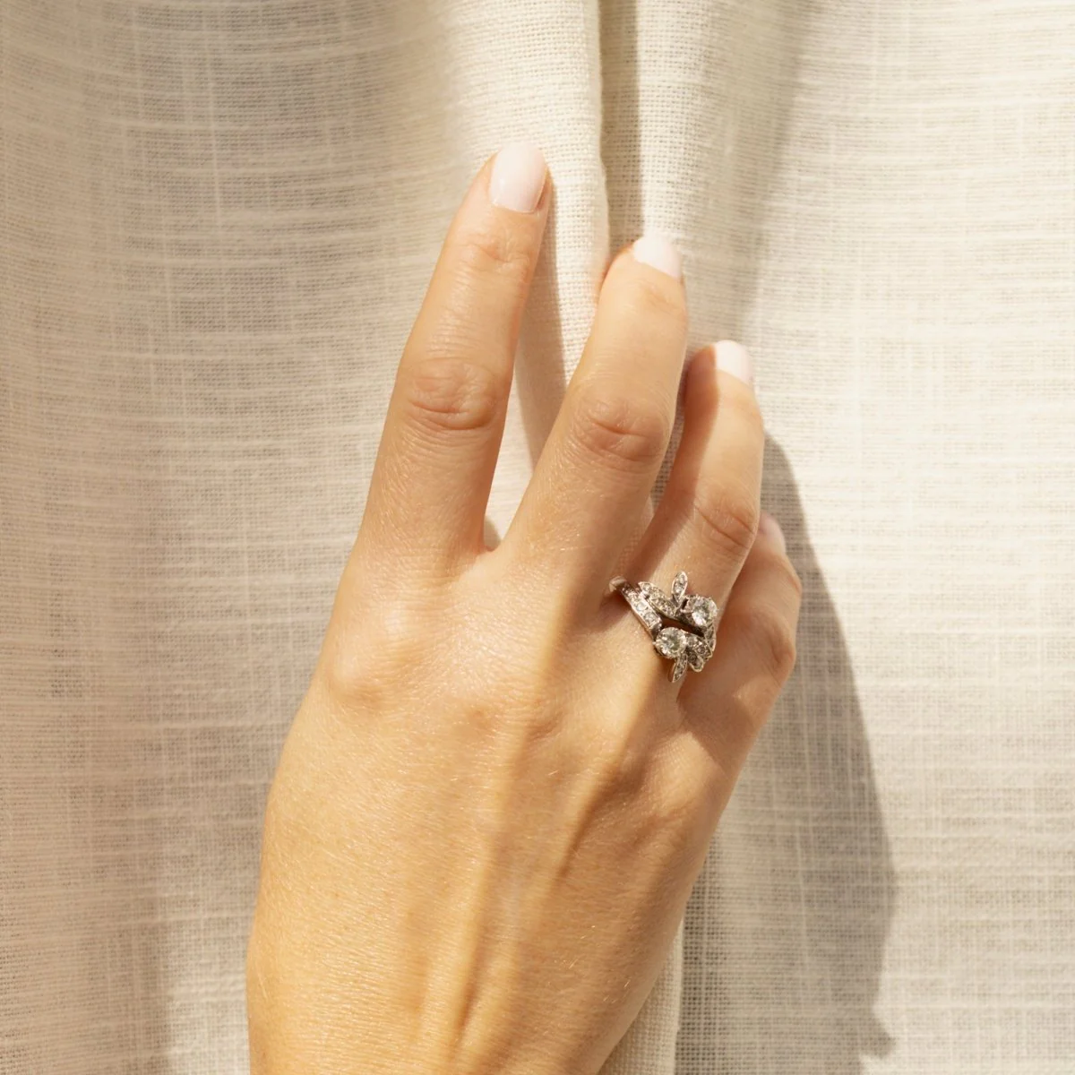 Bague Toi & Moi en or blanc et diamants - Image 2