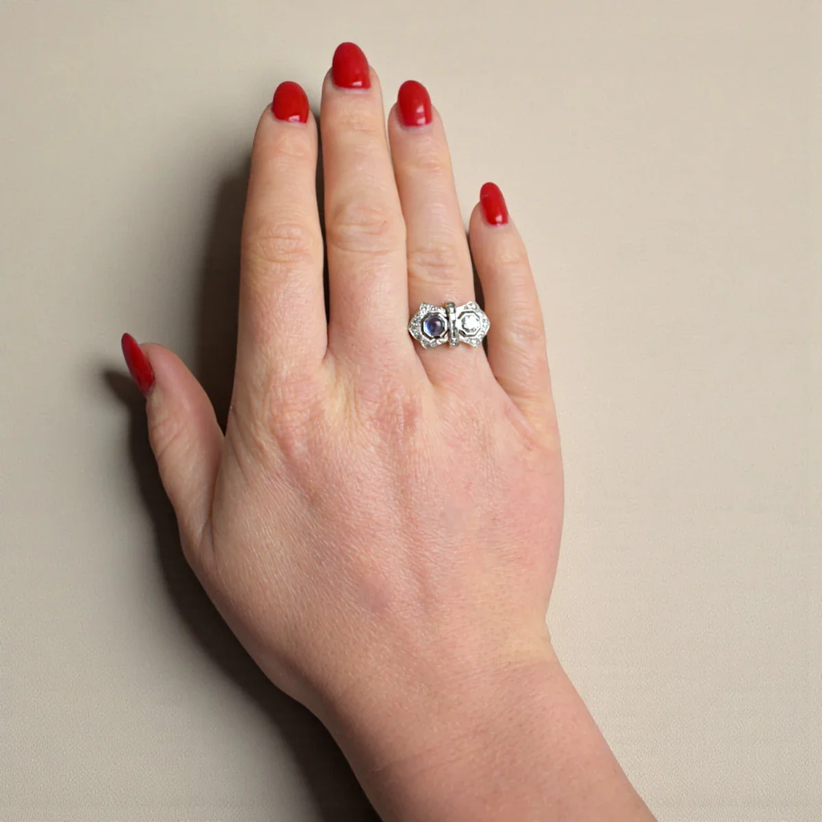 Bague Toi & Moi en or blanc, saphir et diamants - Image 2