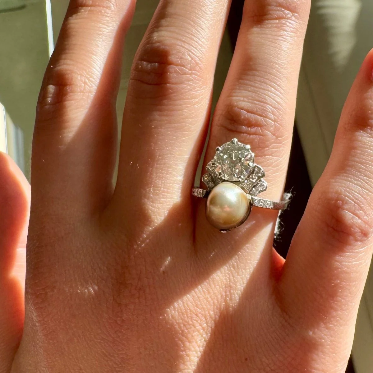 Bague Toi & Moi en platine, perle et diamants - Image 2