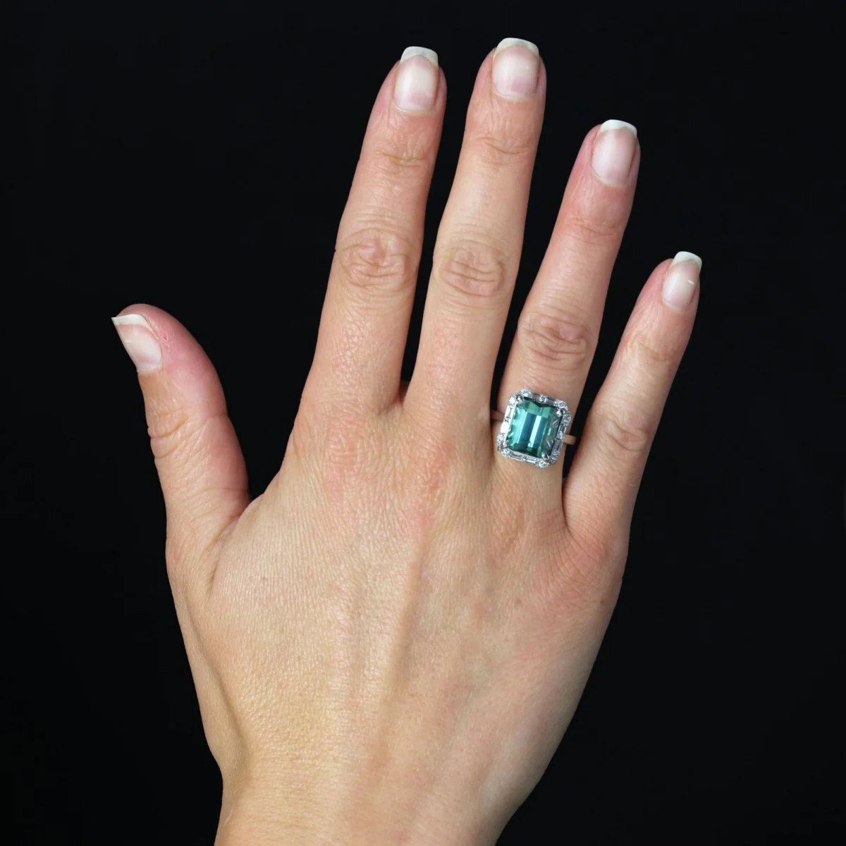 Bague Entourage en or blanc, tourmaline et diamants - Image 2
