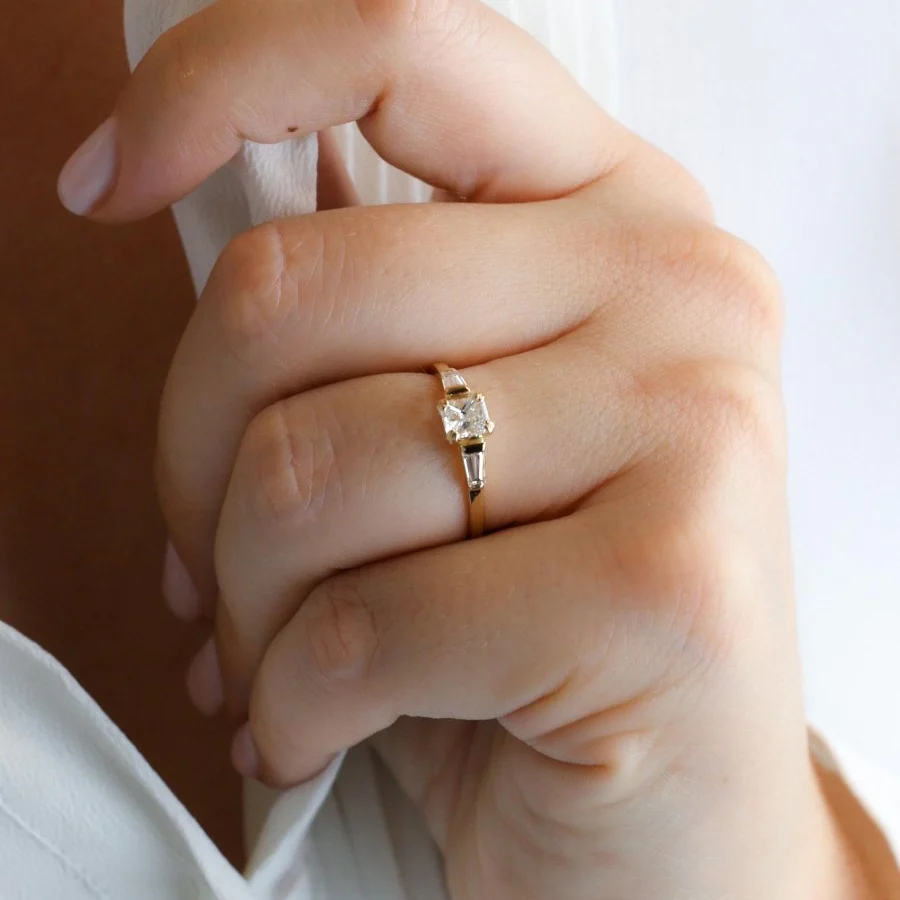 Bague Trilogie en or jaune et diamants - Image 2