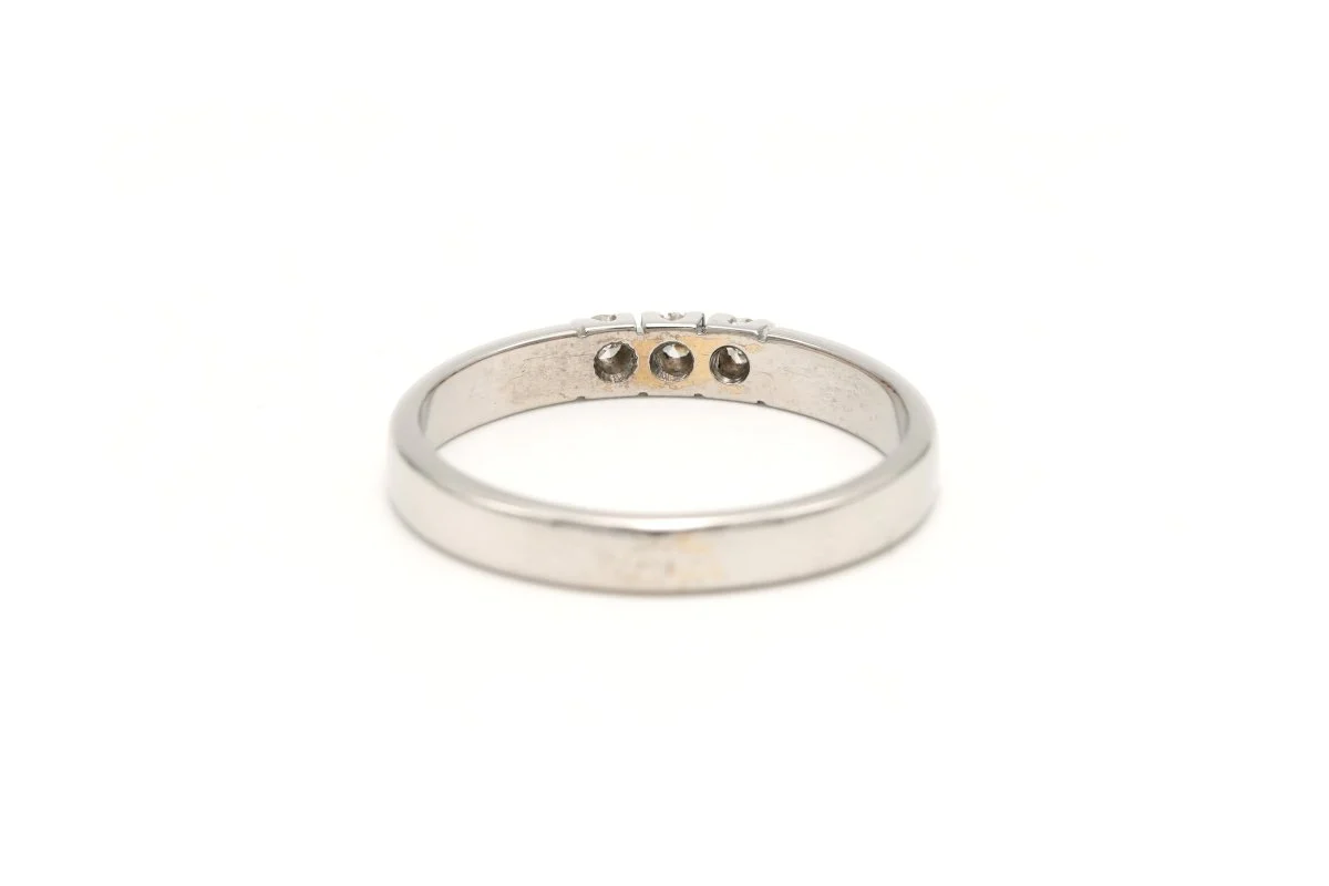 Bague Trilogie en or blanc et diamants - Image 10