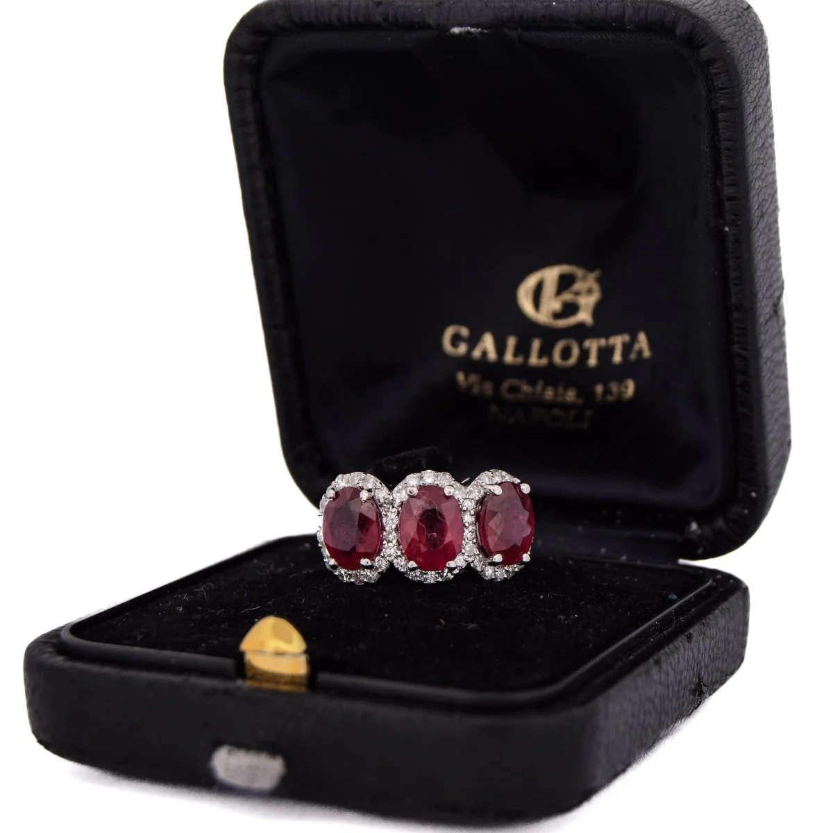 Bague Trilogie en or blanc, rubis et diamants - Image 7