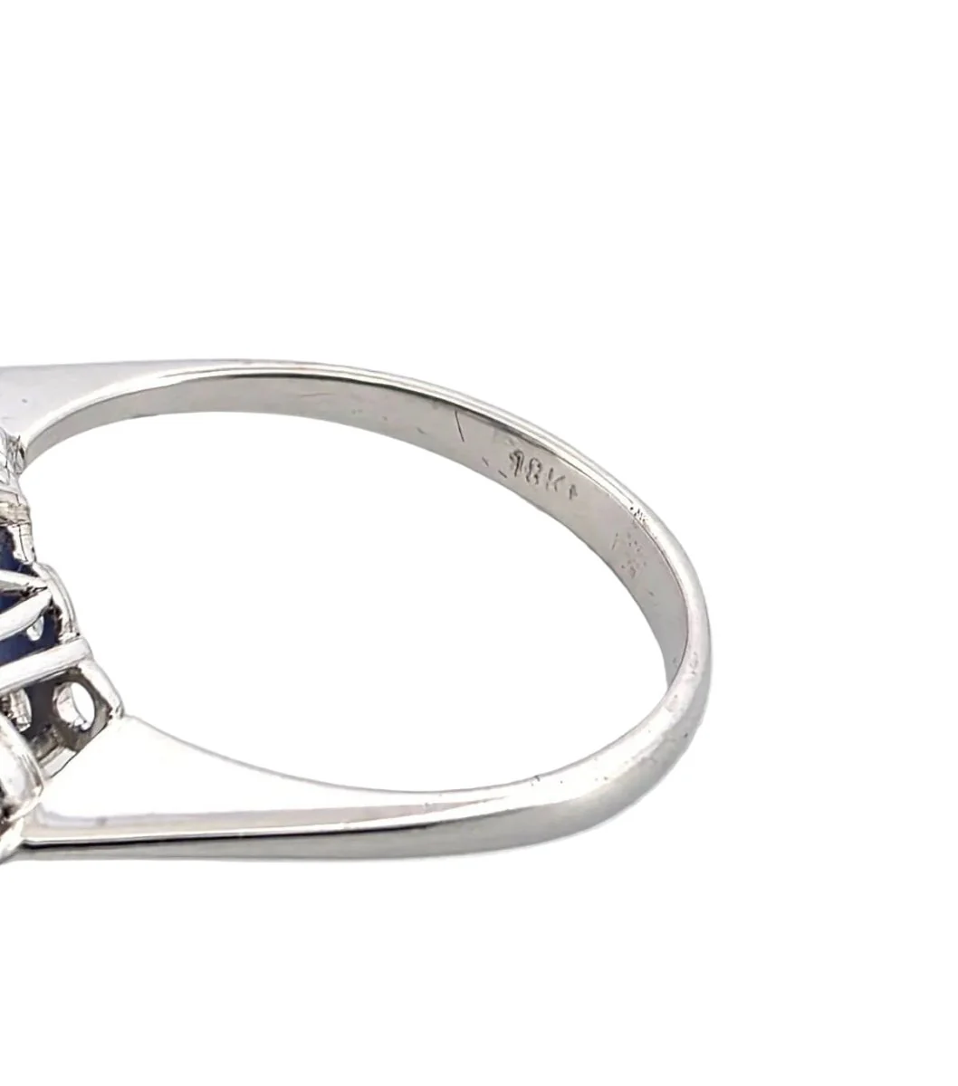 Bague Trilogie en or blanc, saphir et diamants - Image 3