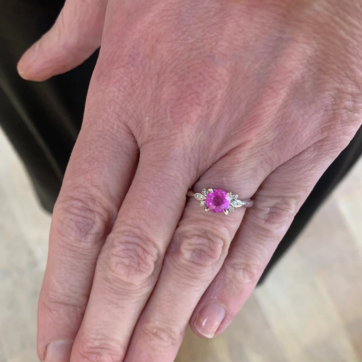 Bague Trilogie en or blanc, saphir et diamants - Image 2