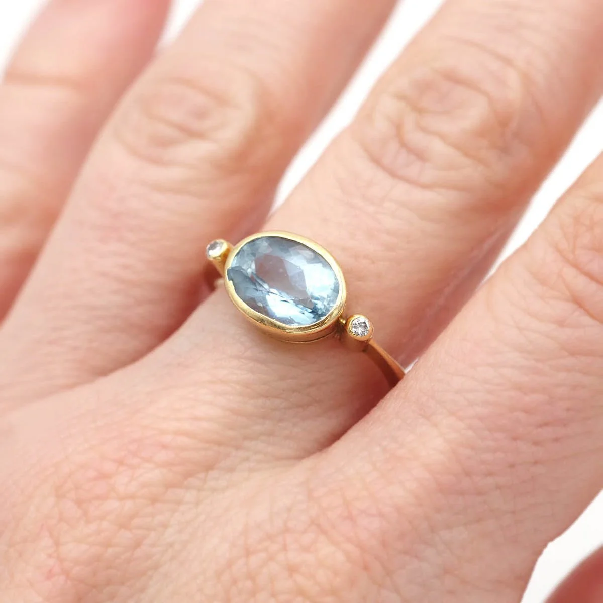 Bague Trilogie en or jaune, aigue-marine et diamants - Image 2