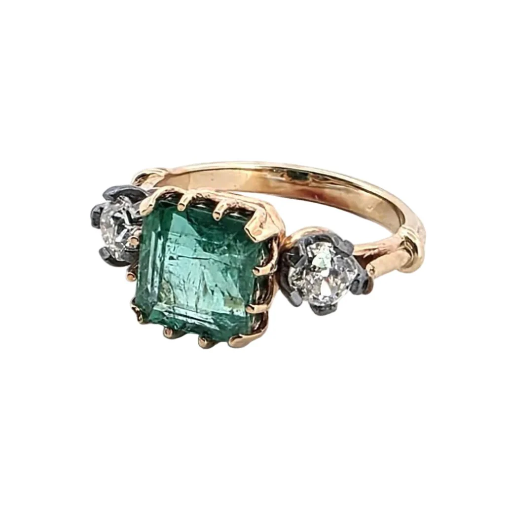 Bague Trilogie en or jaune, argent, émeraude et diamants - Image 2