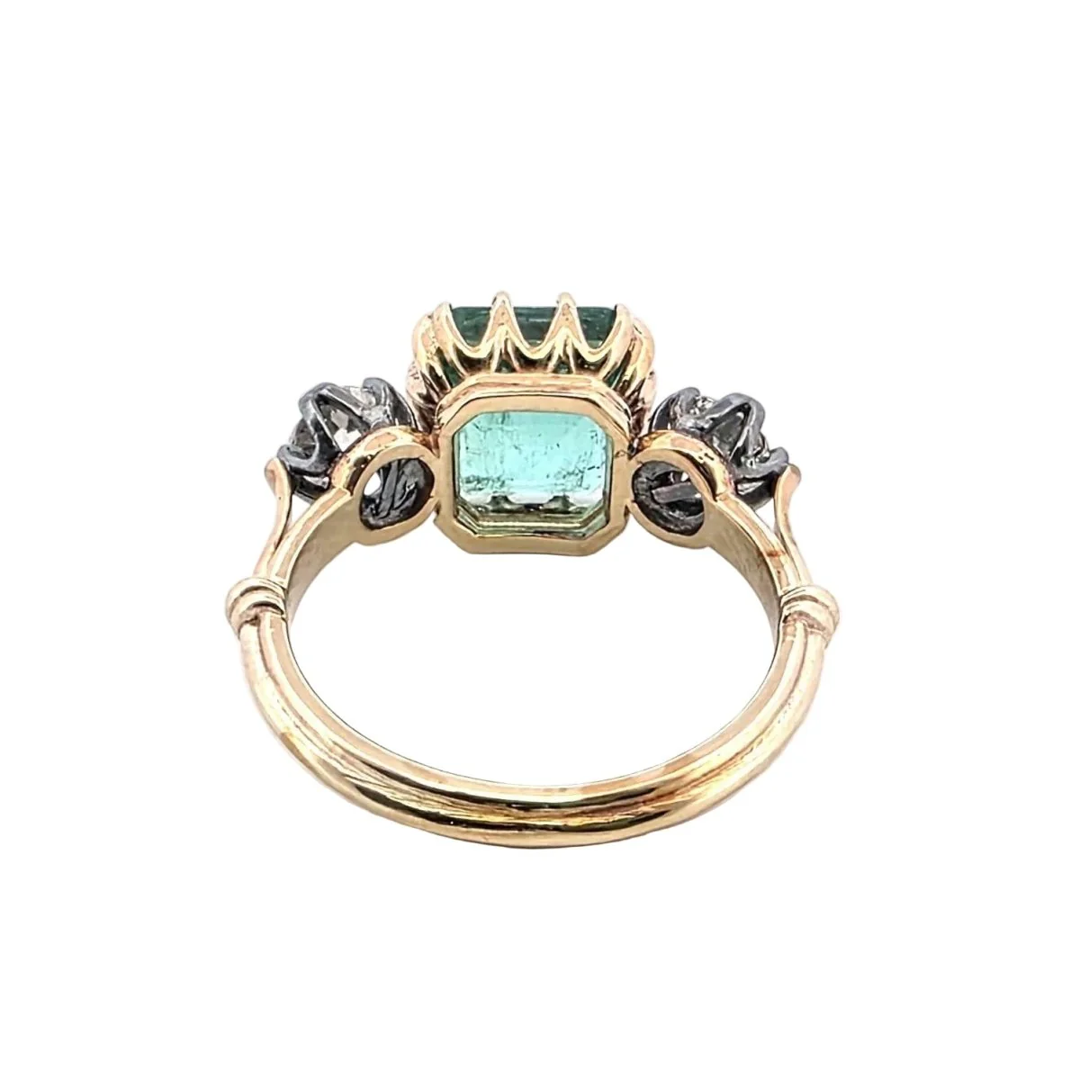 Bague Trilogie en or jaune, argent, émeraude et diamants - Image 3