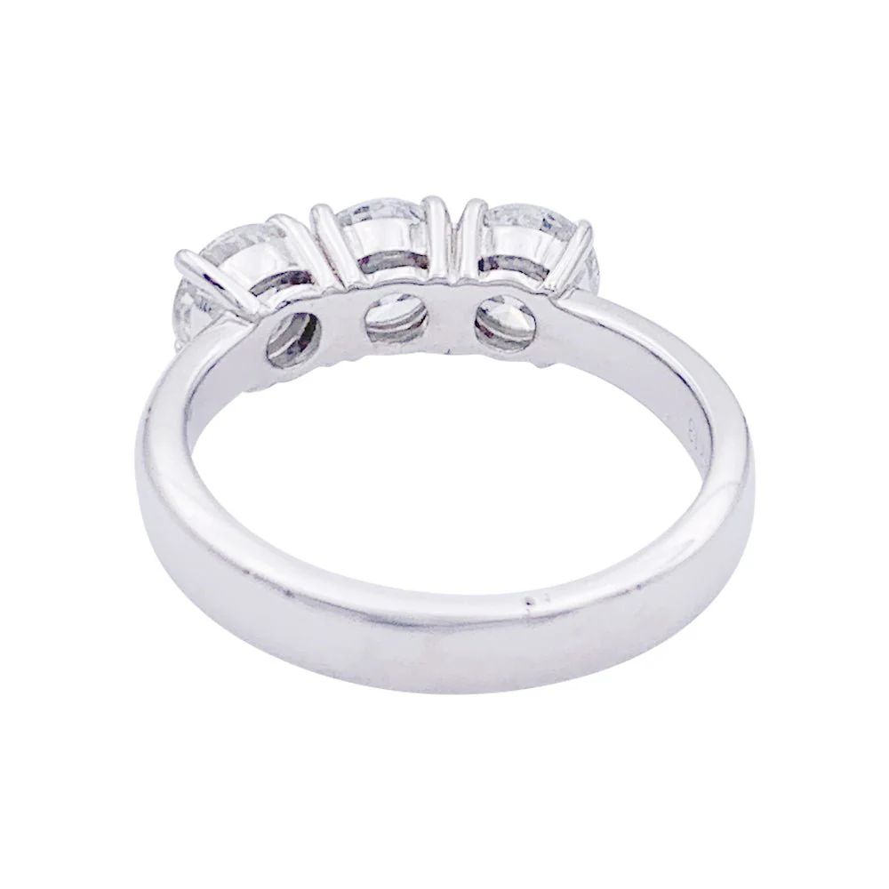 Bague "trilogie", or blanc, diamants. - Image 2