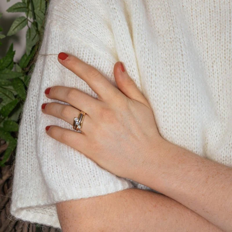 Bague Trilogie en or jaune, or blanc et diamants - Image 2