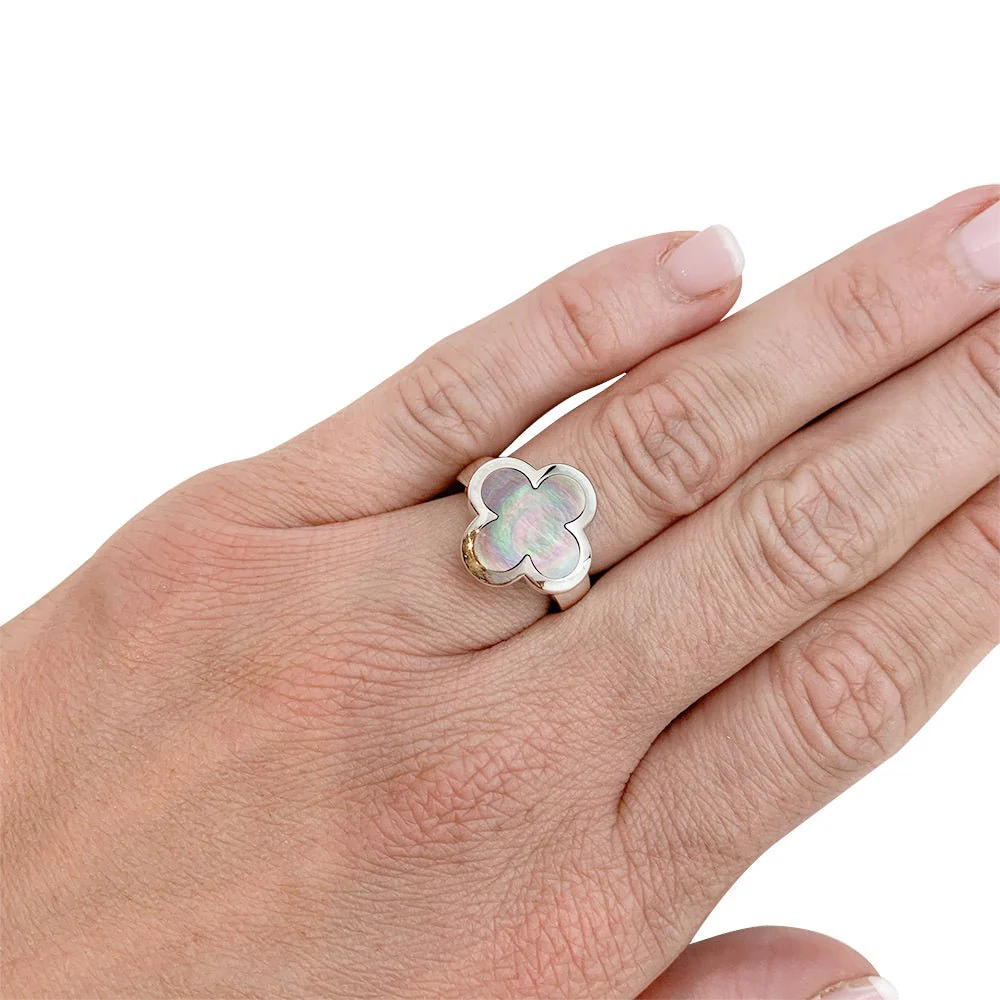 Bague VAN CLEEF & ARPELS modèle "Pure Alhambra" en or blanc, nacre grise - Image 10