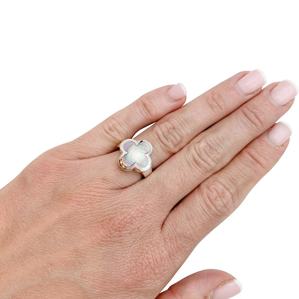 Bague VAN CLEEF & ARPELS modèle "Pure Alhambra" en or blanc, nacre grise - Image 8