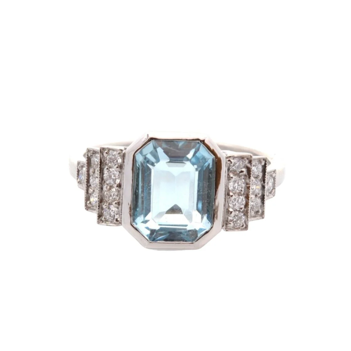 Bague Entourage en platine, aigue-marine et diamants