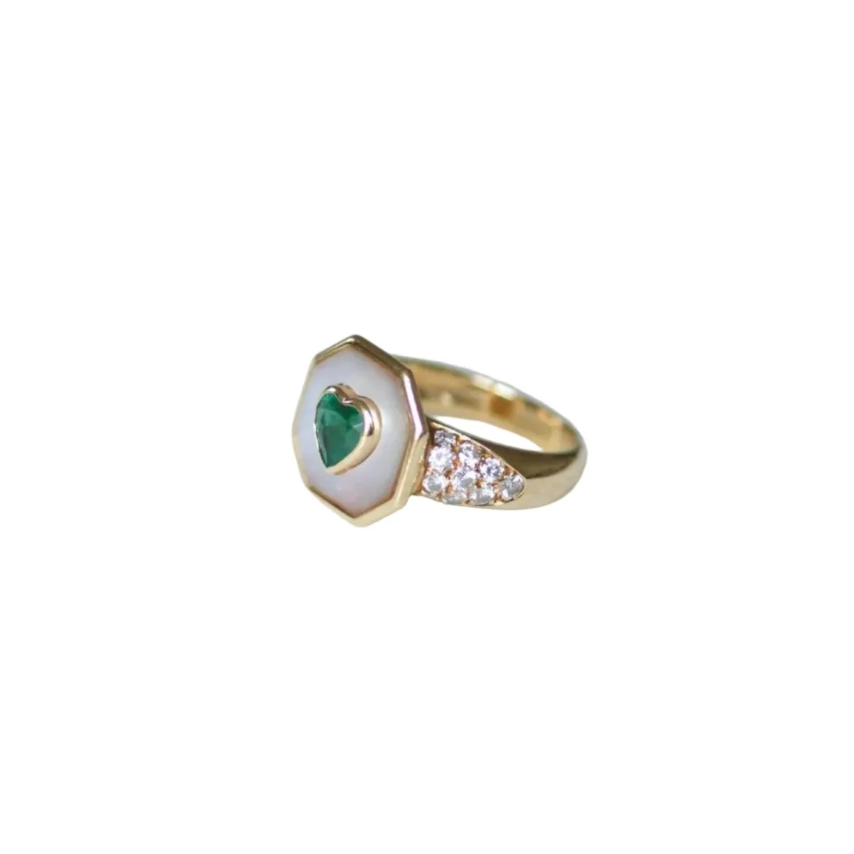 Bague en or jaune, nacre, émeraude, et diamants - Image 3