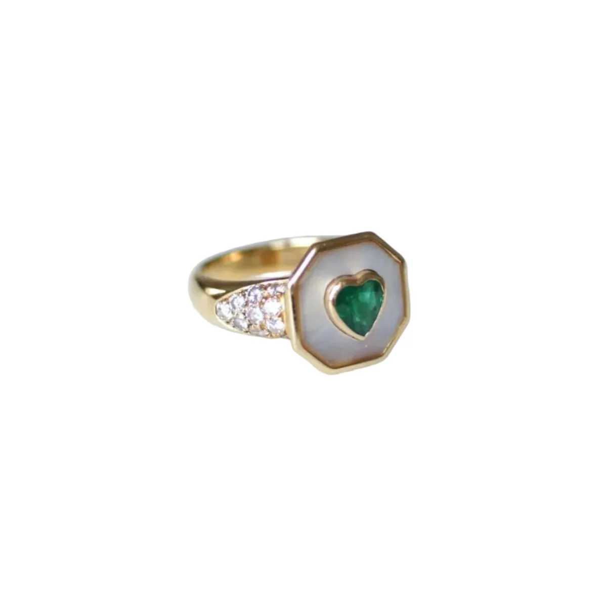 Bague en or jaune, nacre, émeraude, et diamants - Image 5
