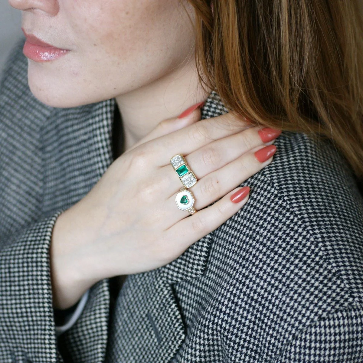 Bague en or jaune, nacre, émeraude, et diamants - Image 9