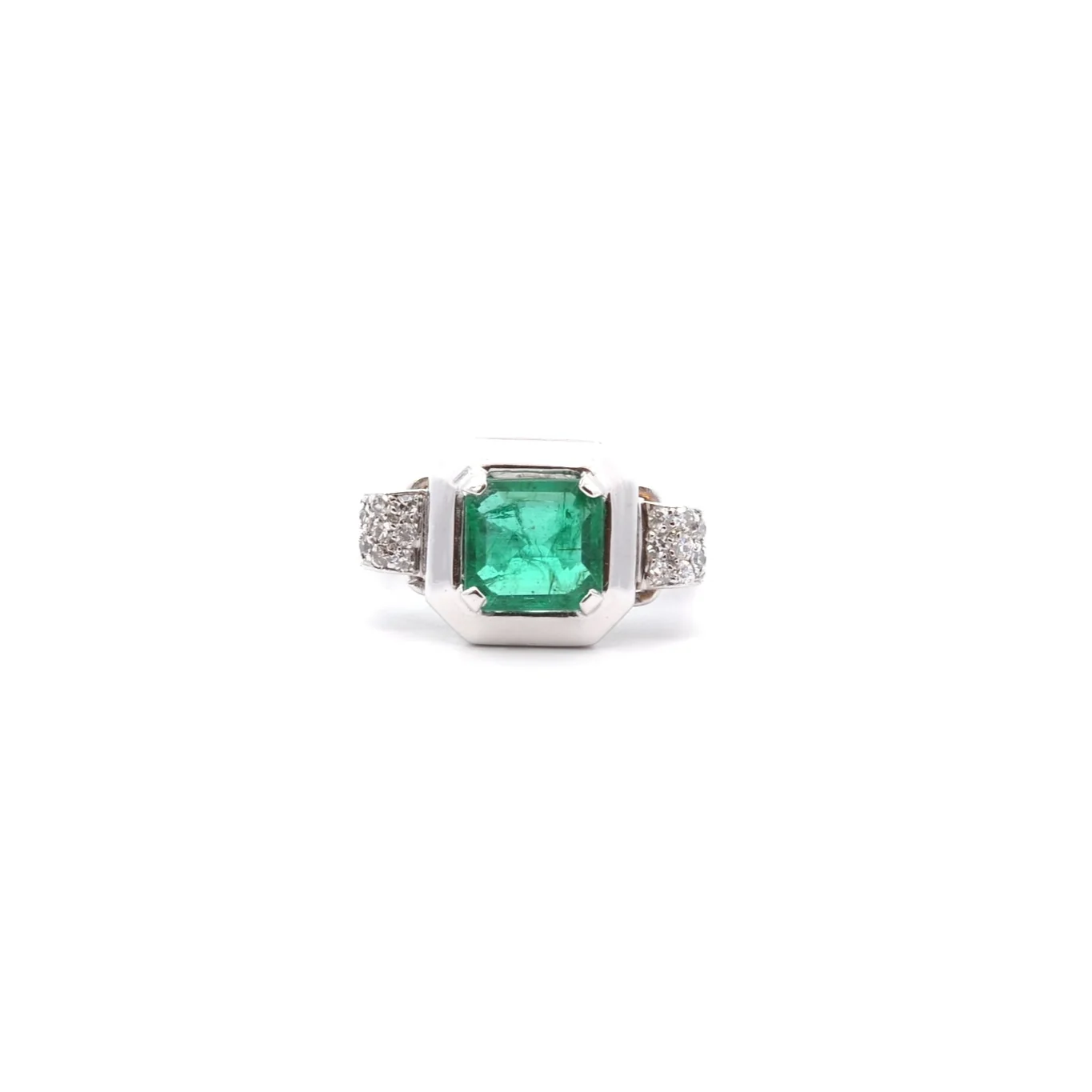 Bague en or blanc, platine, émeraude et diamants
