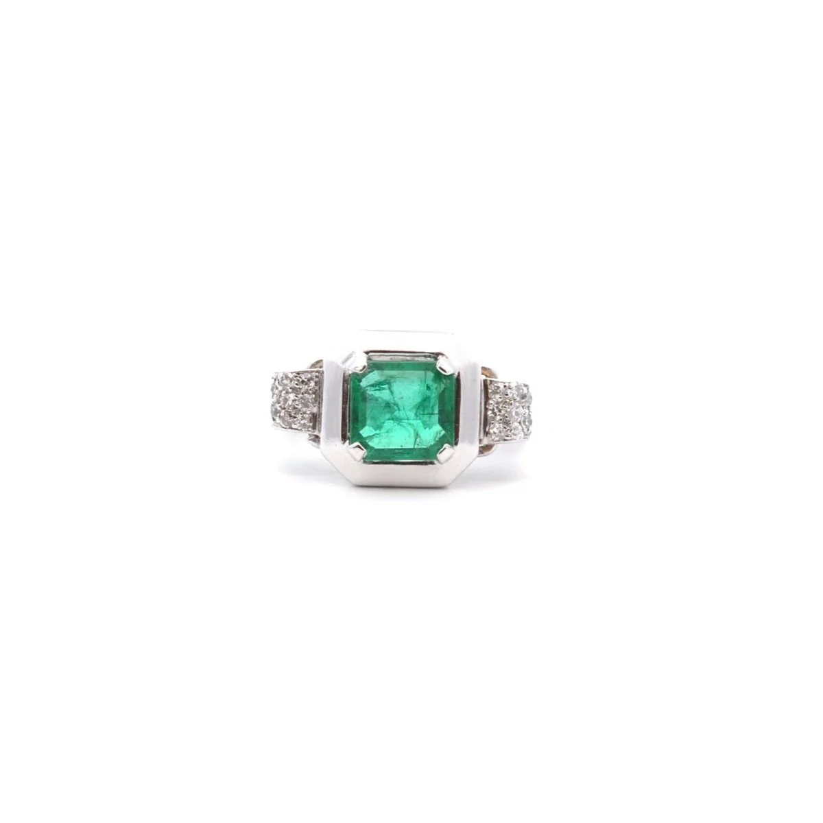 Bague en or blanc, platine, émeraude et diamants