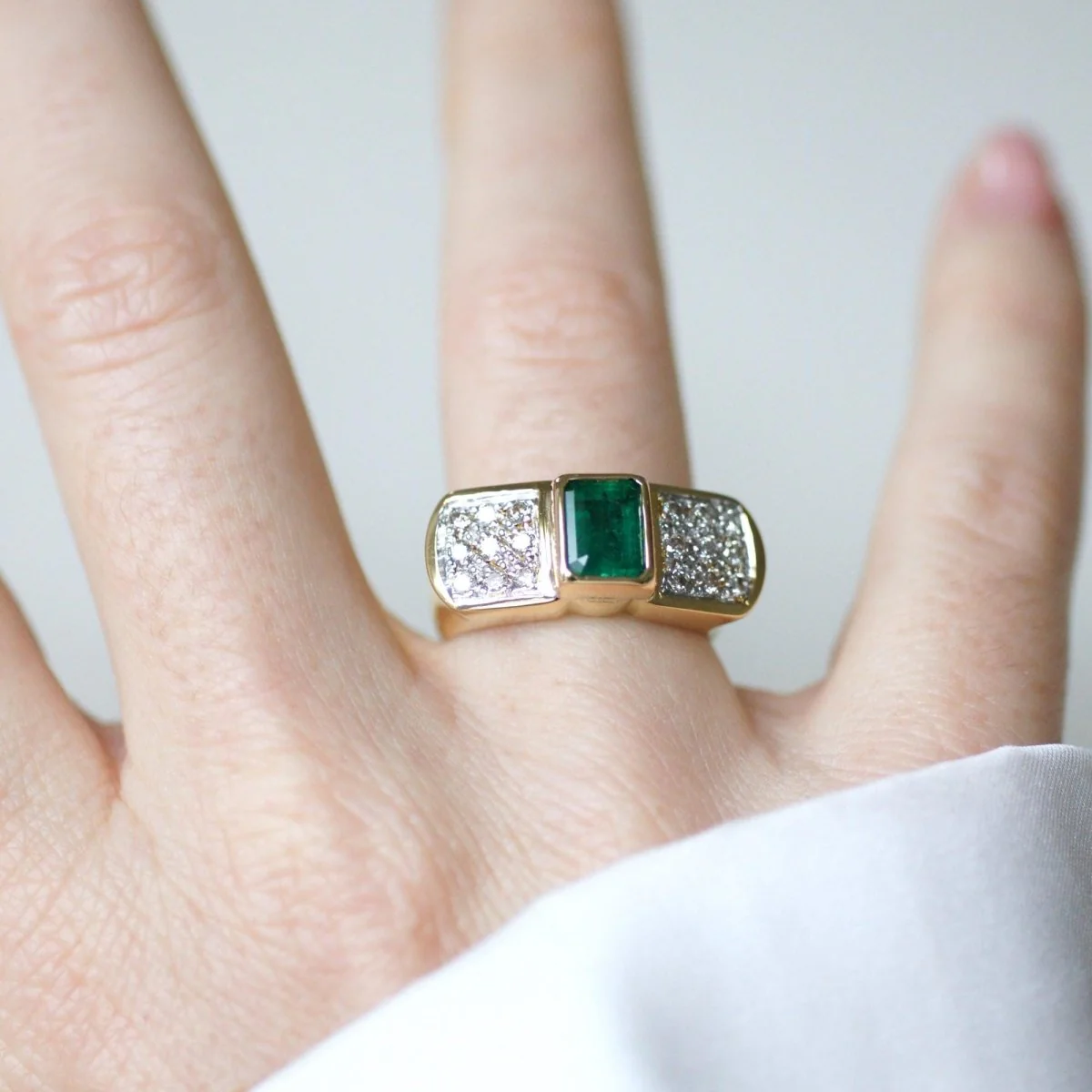 Bague en or jaune, or blanc, émeraude, et diamants - Image 11