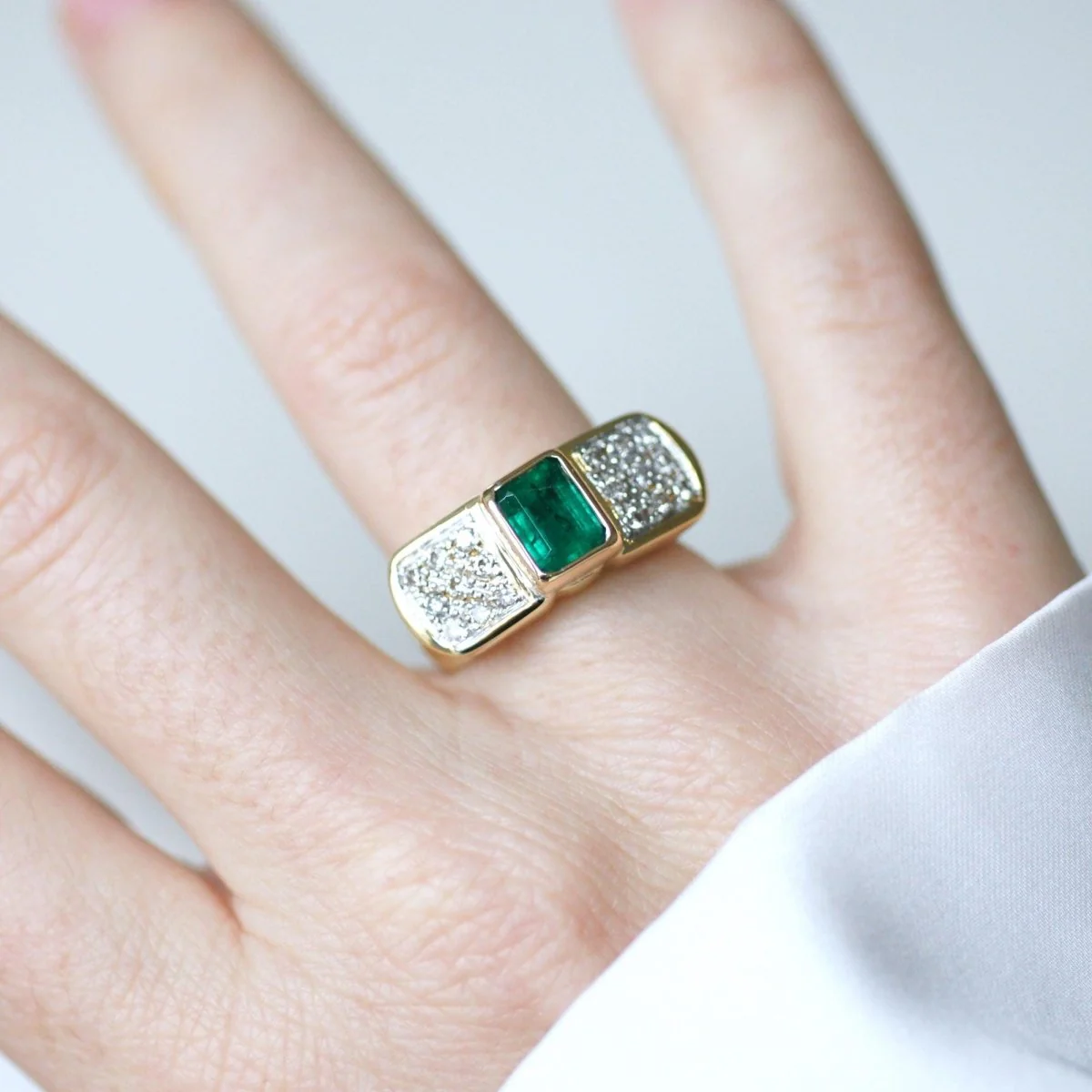 Bague en or jaune, or blanc, émeraude, et diamants - Image 9