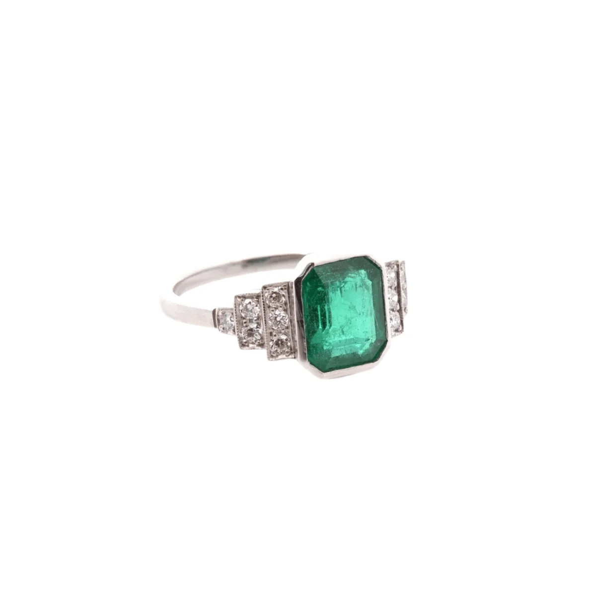 Bague en platine, émeraude et diamants - Image 4