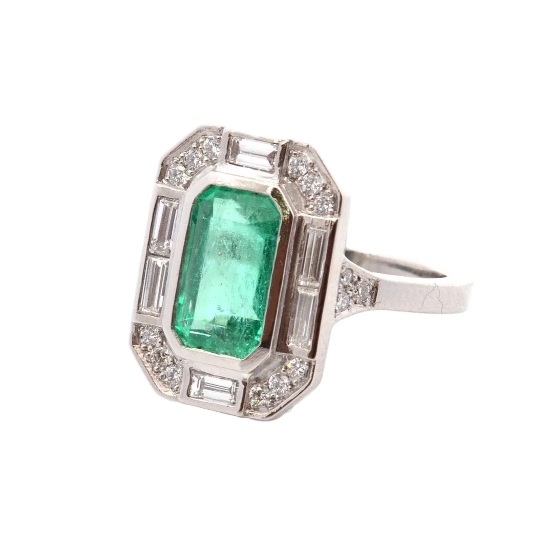 Bague Entourage en platine, émeraude, er diamants - Image 3