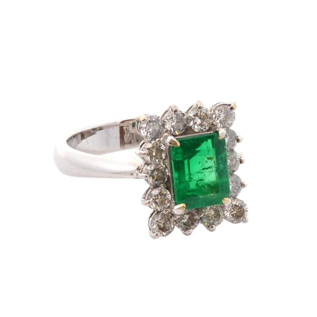Bague Entourage en platine, émeraude, et diamants - Image 5