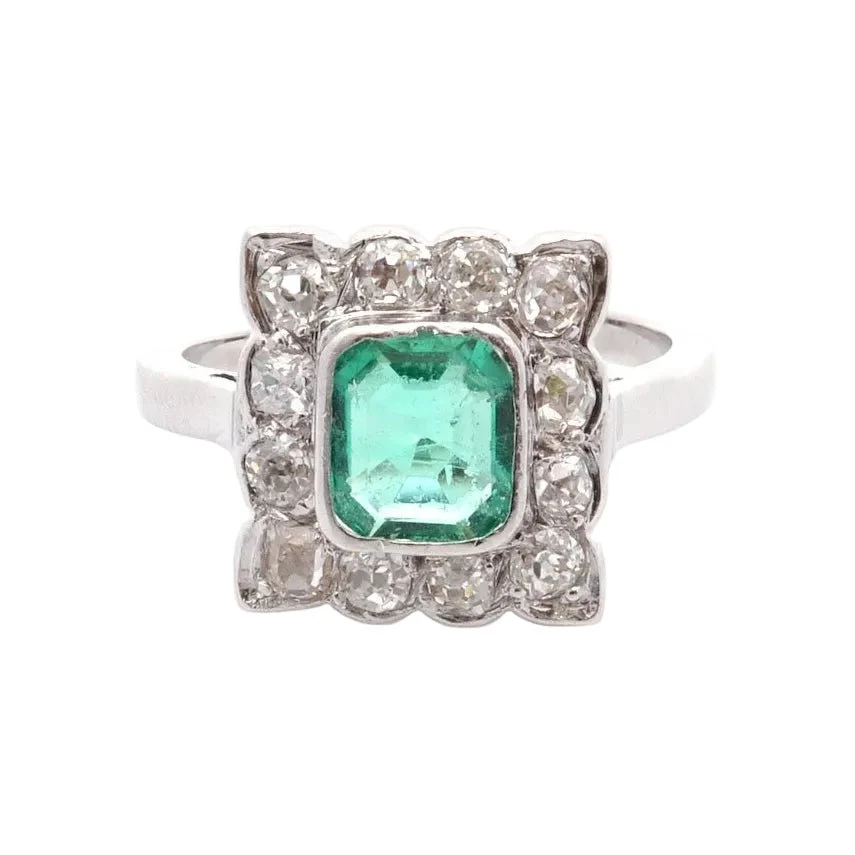 Bague Entourage en or blanc, émeraude et diamants