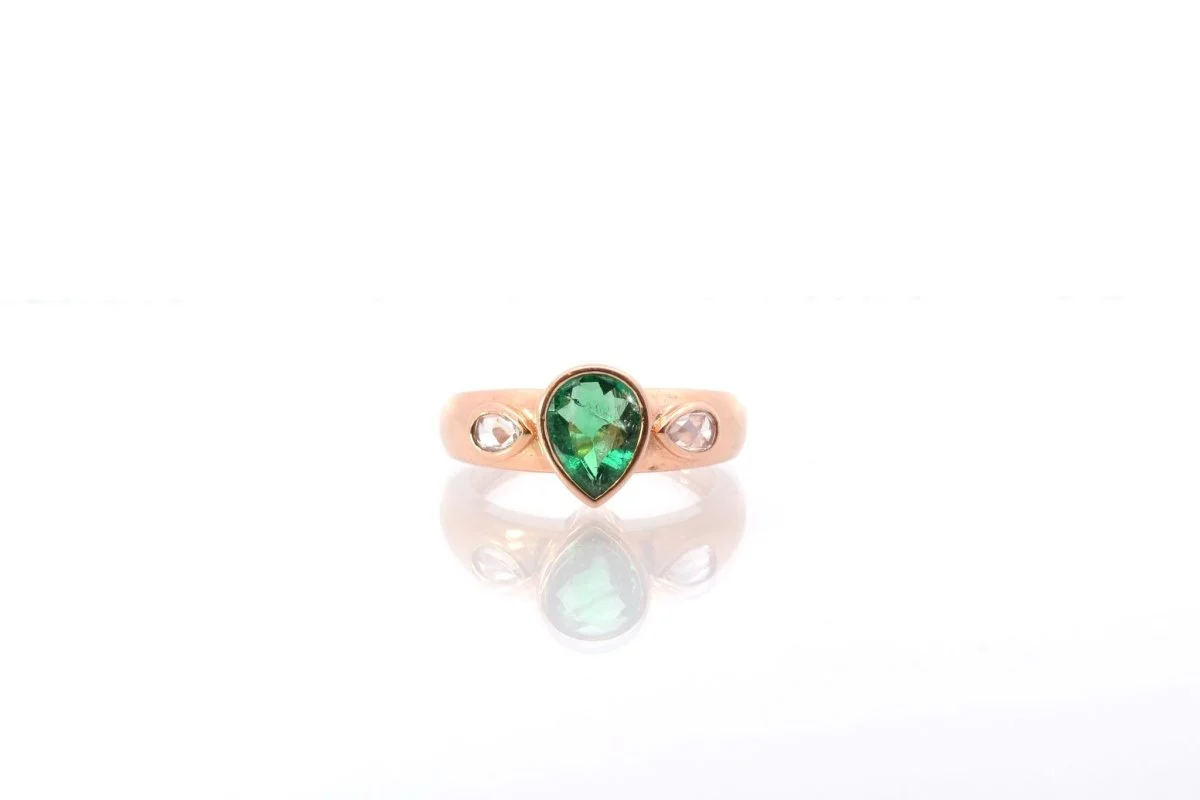 Bague vintage émeraude et diamants en or rose - Image 2