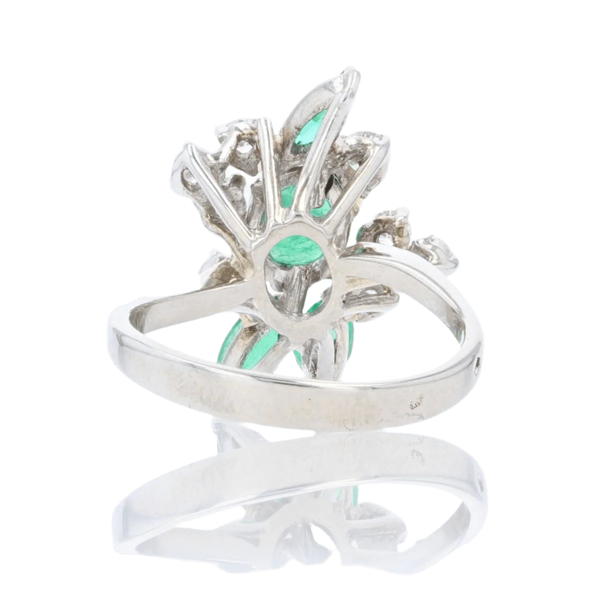 Bague Cocktail en or blanc, émeraudes et diamants - Image 4