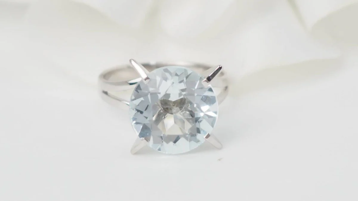 Bague Solitaire en or blanc et aigue-marine - Image 5