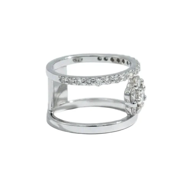 Bague Marguerite en or blanc et diamants - Image 5