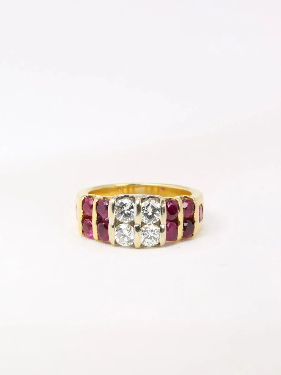Bague vintage en or, rubis et diamants