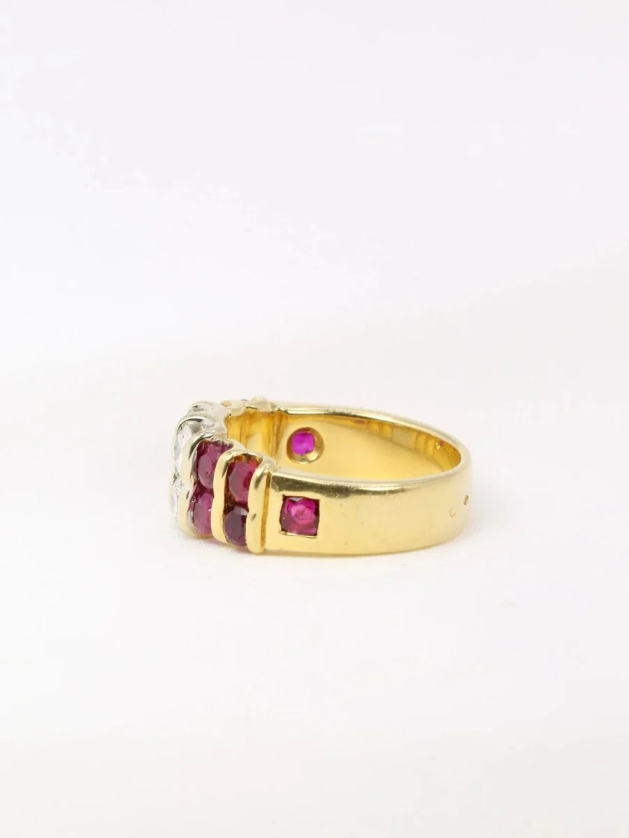 Bague vintage en or, rubis et diamants - Image 4