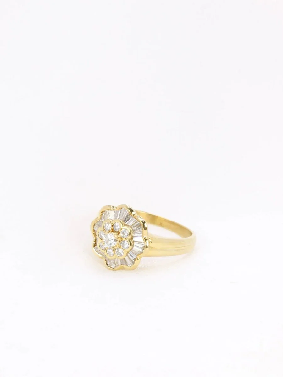 Bague vintage fleur en or et diamants baguette - Image 3
