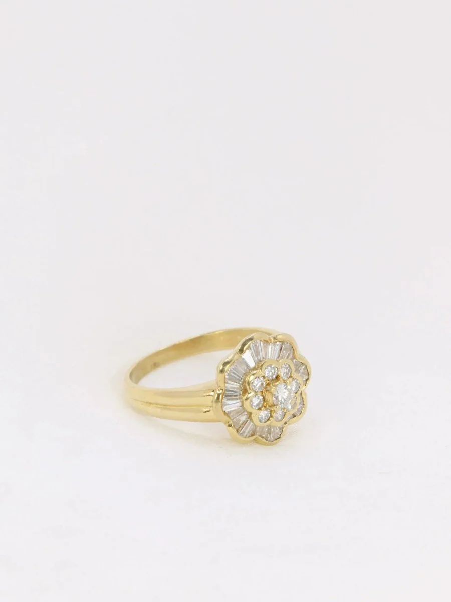 Bague vintage fleur en or et diamants baguette - Image 7
