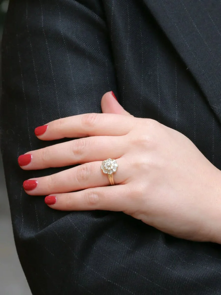 Bague vintage fleur en or et diamants baguette - Image 8