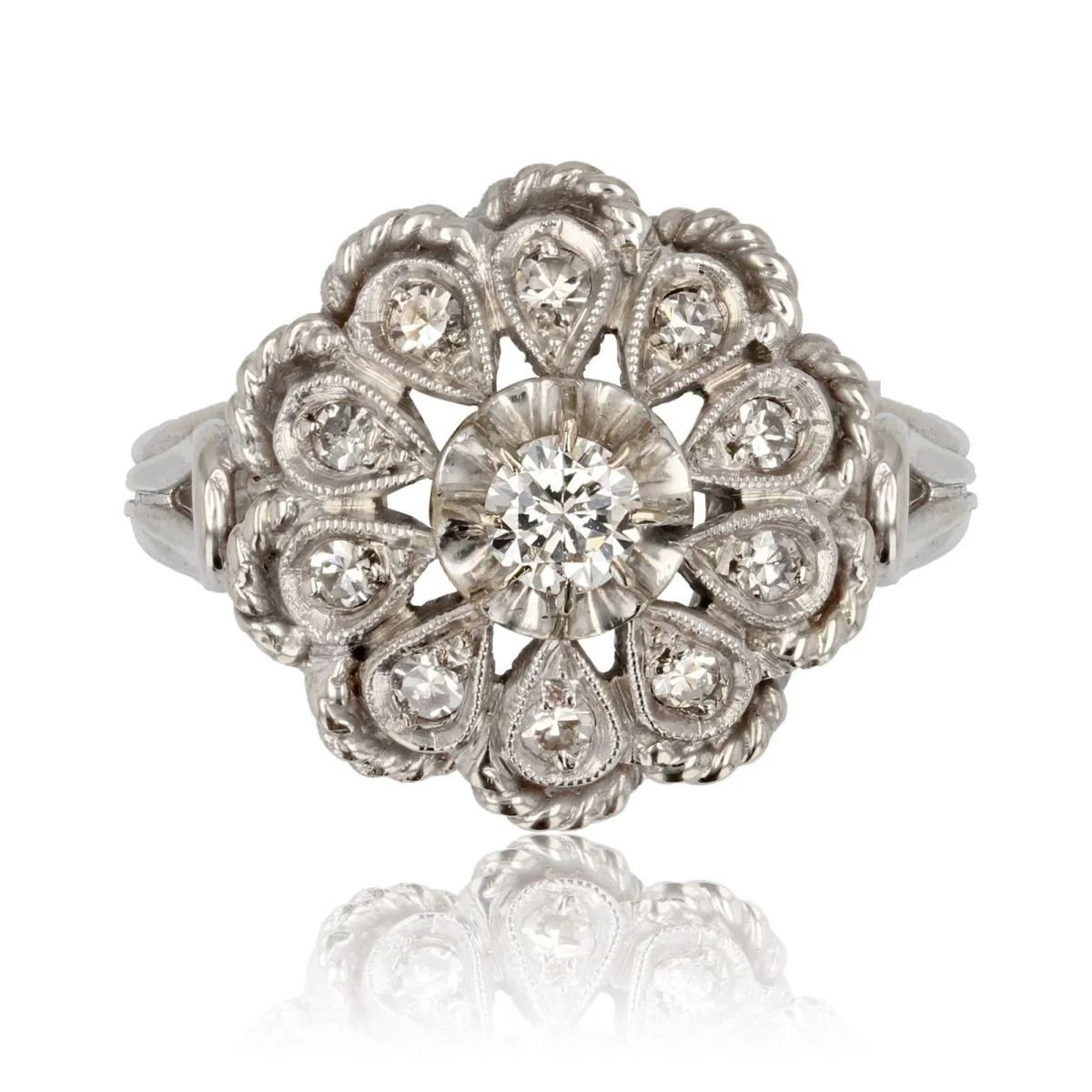 Bague Pompadour en or blanc et diamants