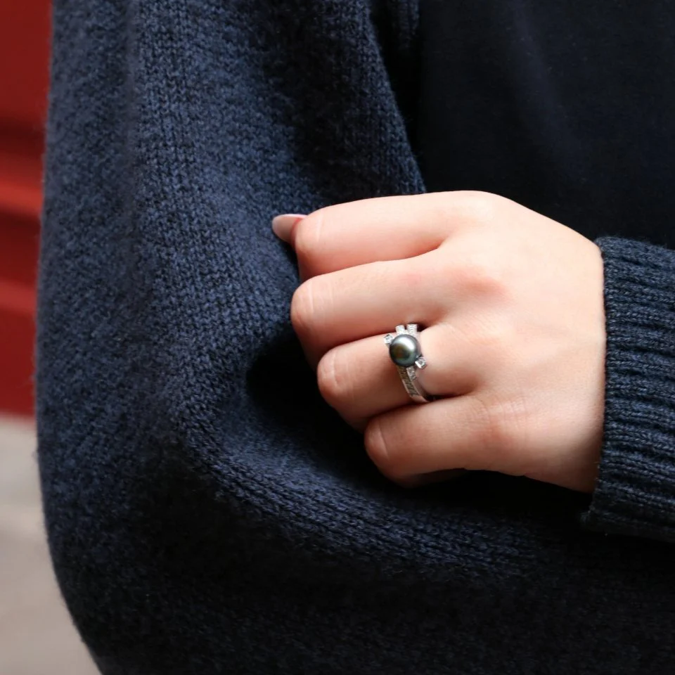 Bague vintage en or blanc, diamants et perle de Tahiti - Image 2