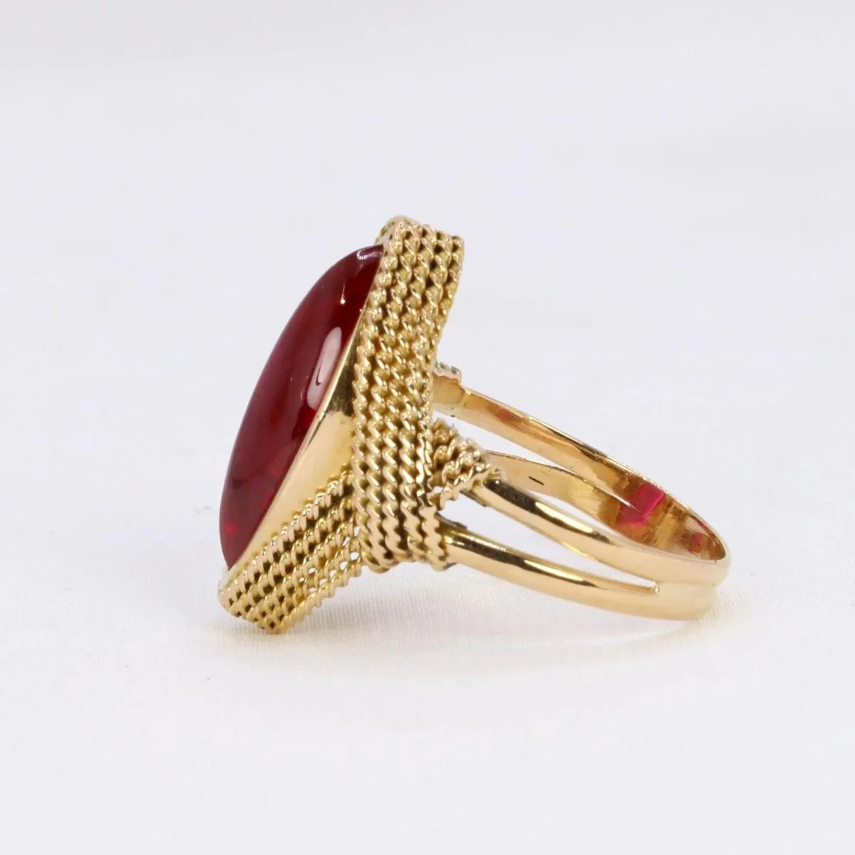 Bague vintage or jaune torsadé rubis - Image 3