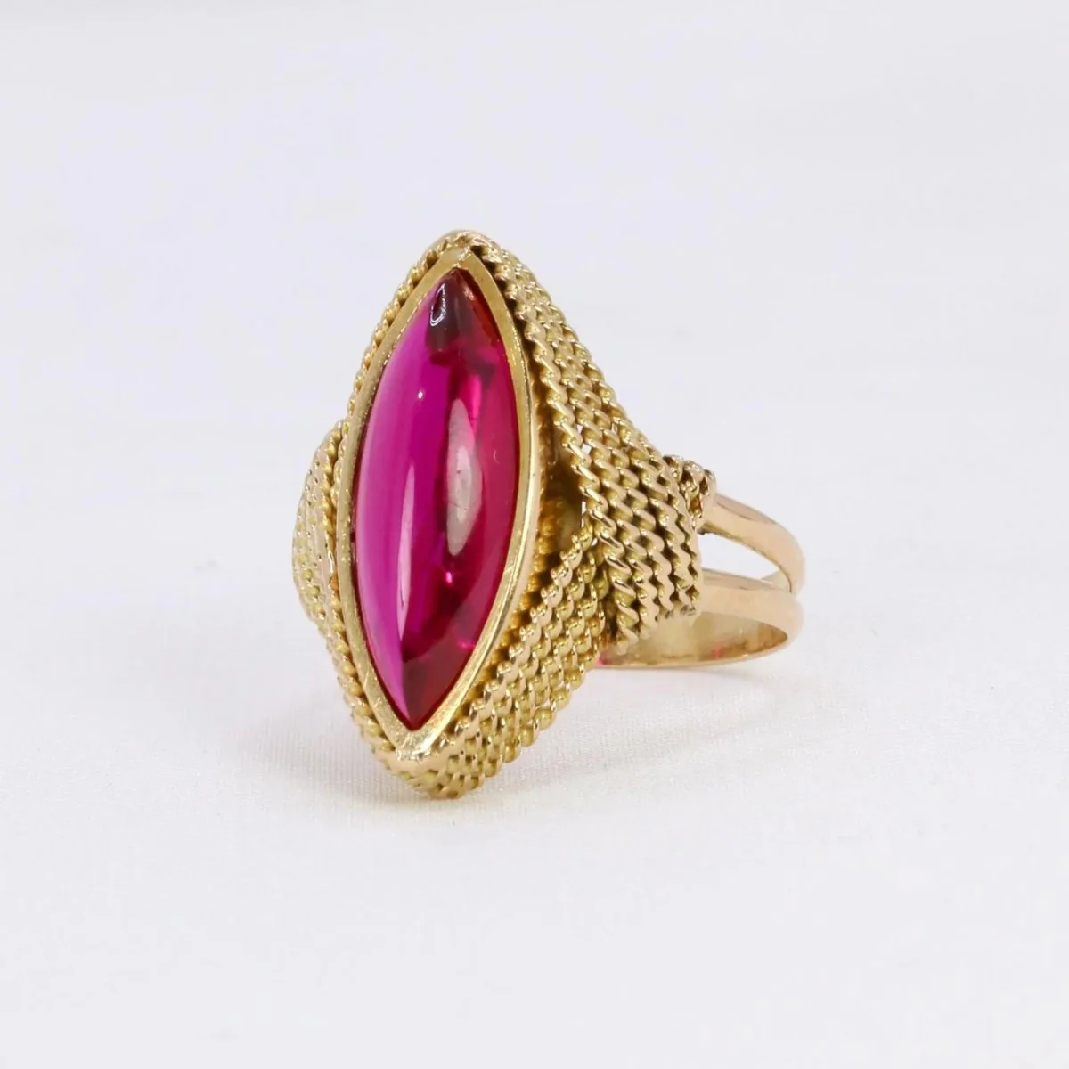 Bague vintage or jaune torsadé rubis - Image 4